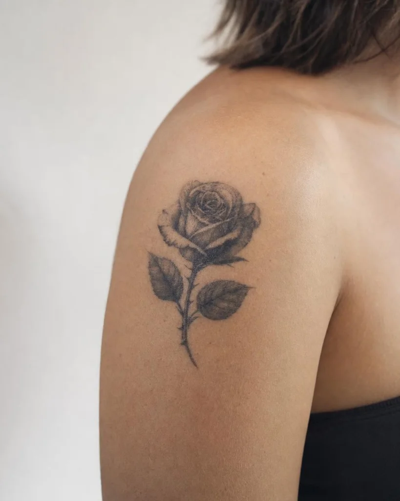 Rose auf der Schulter - Schulter
